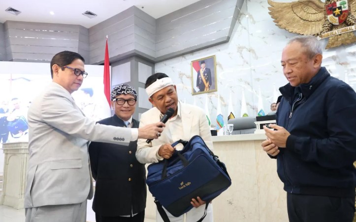 Dedi Mulyadi Serahkan Bonus Rp1 Miliar untuk Persib dan Janjikan Rp2 Miliar Jika Juara Lagi