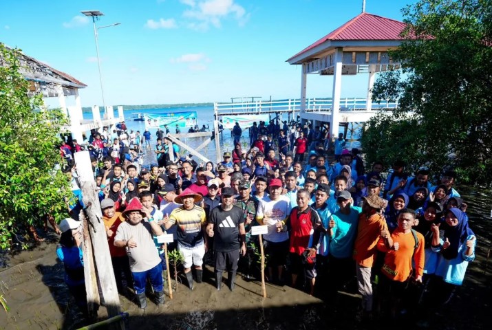 Gubernur Sulsel dan Pelajar Tanam 1.000 Mangrove di Selayar untuk Cegah Abrasi Pesisir