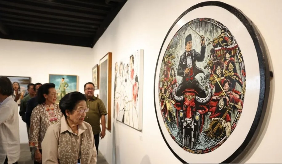 Megawati Soekarnoputri Membuka Pameran 