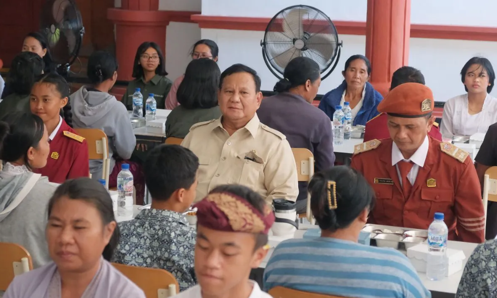Presiden Prabowo Dengarkan Kisah Siswa Sekolah Rakyat di Bal