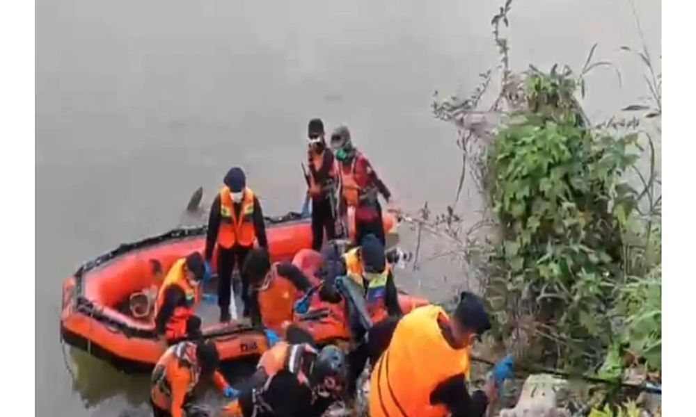 Korban Terakhir Tenggelam di Sungai Mapili Polewali Mandar D