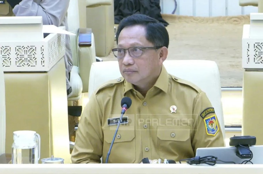 Tito Karnavian Meminta Daerah Hentikan Rekrutmen Honorer Bar