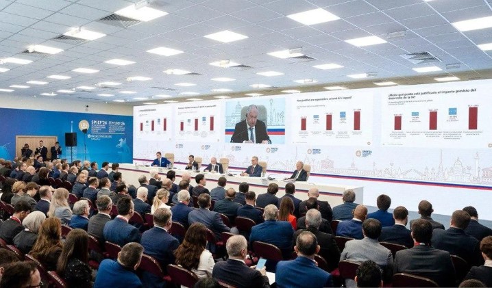 Forum SPIEF 2026 Bahas Prospek Harga Minyak Dunia, Selat Hor