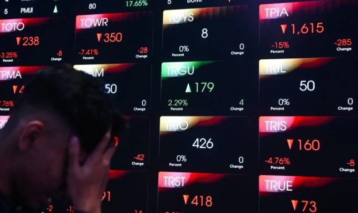 IHSG Melemah Hampir 4 Persen, Sentimen Domestik dan Global T