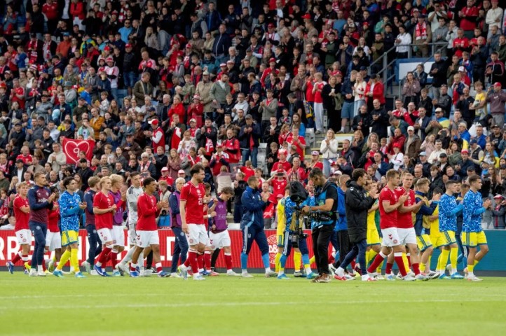 Christian Eriksen Kolaps Saat Lawan Ukraina, Laga Persahabatan Denmark Dihentikan
