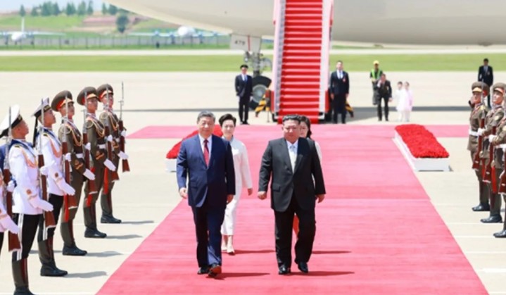 Xi Jinping Disambut Meriah Kim Jong Un dalam Kunjungan Keneg