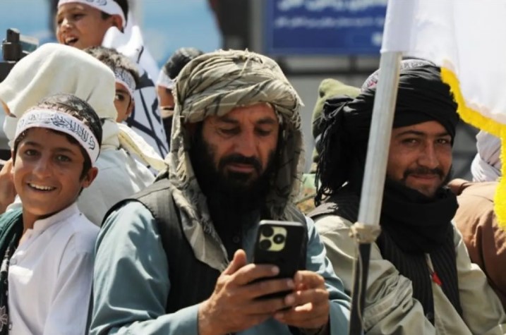 Pemimpin Tertinggi Afghanistan Larang PNS Gunakan Ponsel Pin