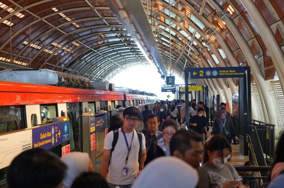 KAI Evaluasi Uji Coba KLB LRT Jabodebek, Ratusan P
