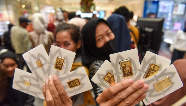 Harga Emas Antam Turun Rp10.000, Kini Dibanderol R