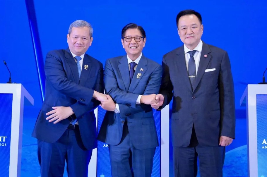 Anutin Charnvirakul dan Hun Manet Serukan Dialog u