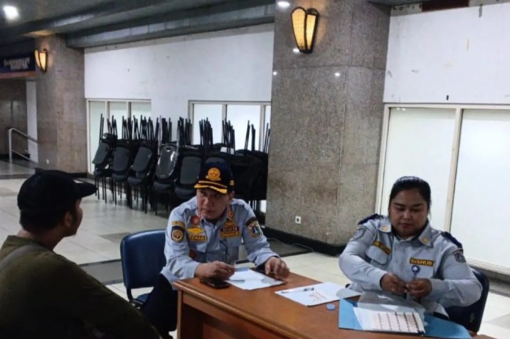 Dishub Jakarta Selatan Tangkap Tangan Empat Jukir Liar di Ka