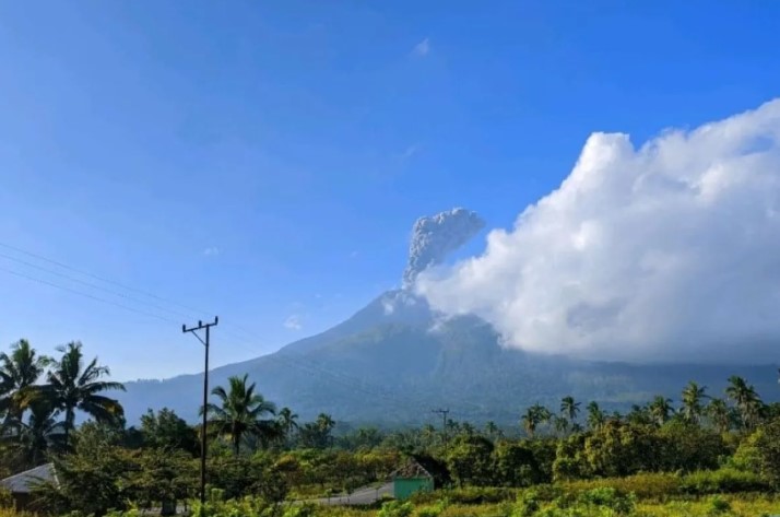 Aktivitas Vulkanik Gunung Lewotobi Laki-Laki Masih Tinggi, W