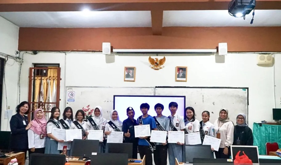 PT JIEP Mengantarkan Seluruh Peserta Program Beasiswa Lolos 