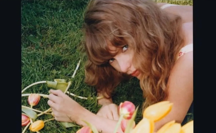 Taylor Swift Membawakan Lagu Orisinal untuk Film T