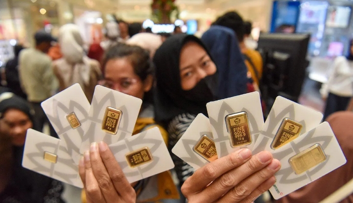 Harga Emas Antam Turun Rp20.000 Menjadi Rp2,713 Juta per Gra