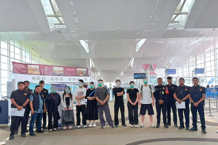 Delapan Warga Negara China Dideportasi dari Medan 