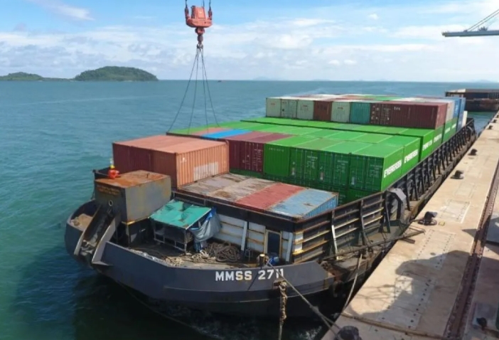 Terminal Kijing Mulai Layani Petikemas Perdana untuk Perkuat