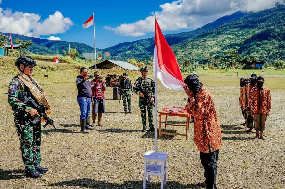 Delapan Mantan Anggota KKB Kodap XVI/NK Kembali ke