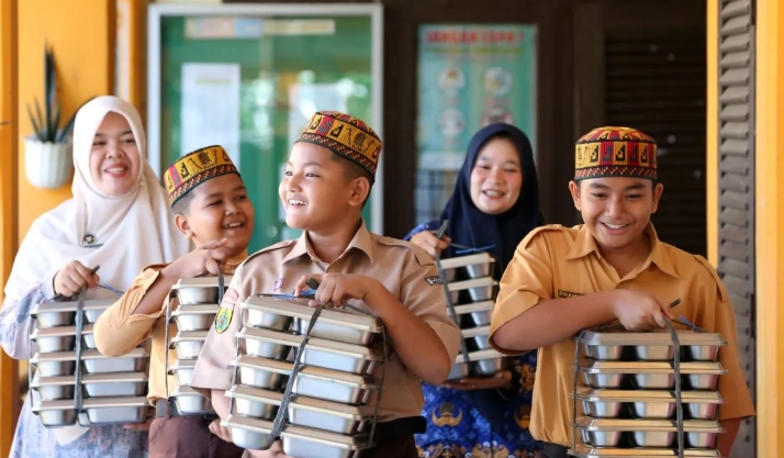 BGN Hentikan Dapur MBG Sidoarjo setelah 730 Orang Dilaporkan Keracunan