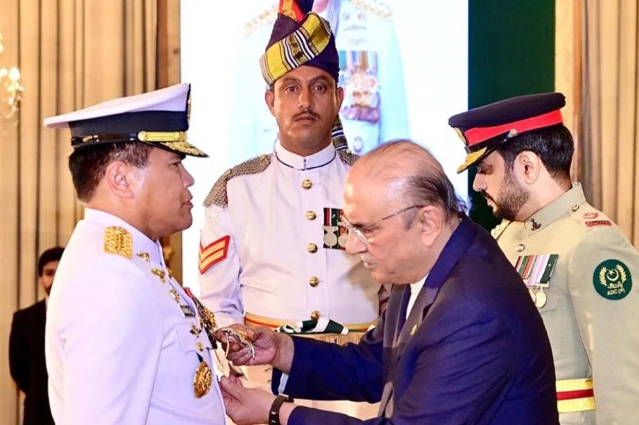 KSAL Muhammad Ali Menerima Bintang Kehormatan Nishan-e-Imtiaz dari Presiden Pakistan