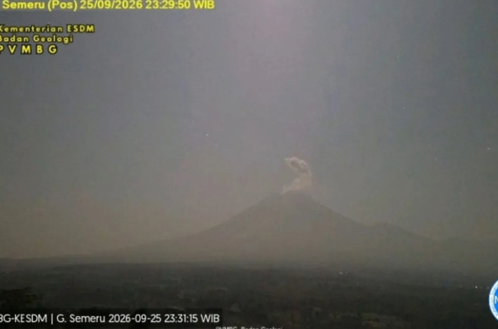 Gunung Semeru Erupsi Enam Kali dalam 90 Menit, Kolom Letusan Mencapai 800 Meter